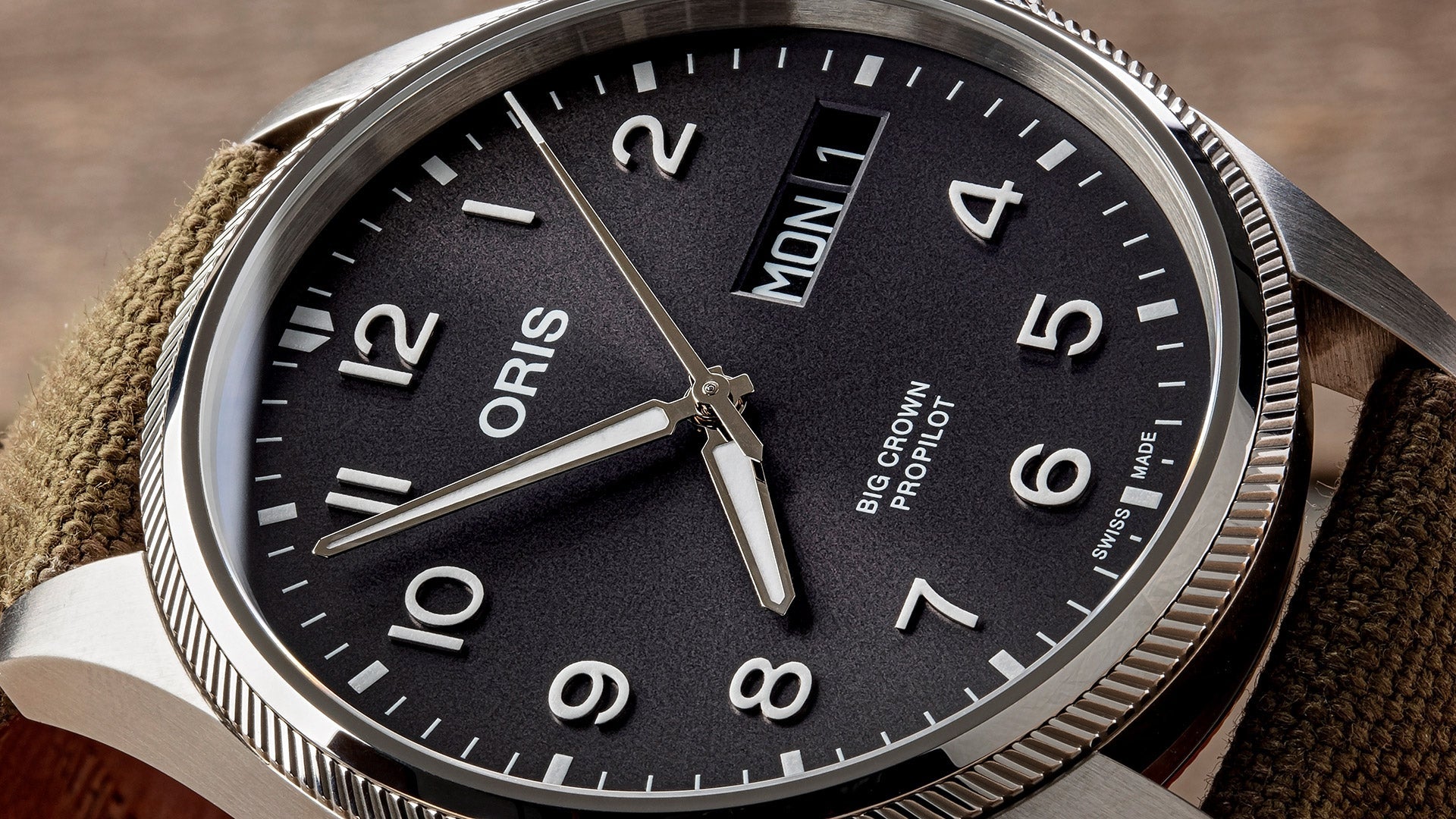 Big Crown ProPilot Big Day Date 01 752 7760 4063-07 3 22 02LC - Premium Luxury Product