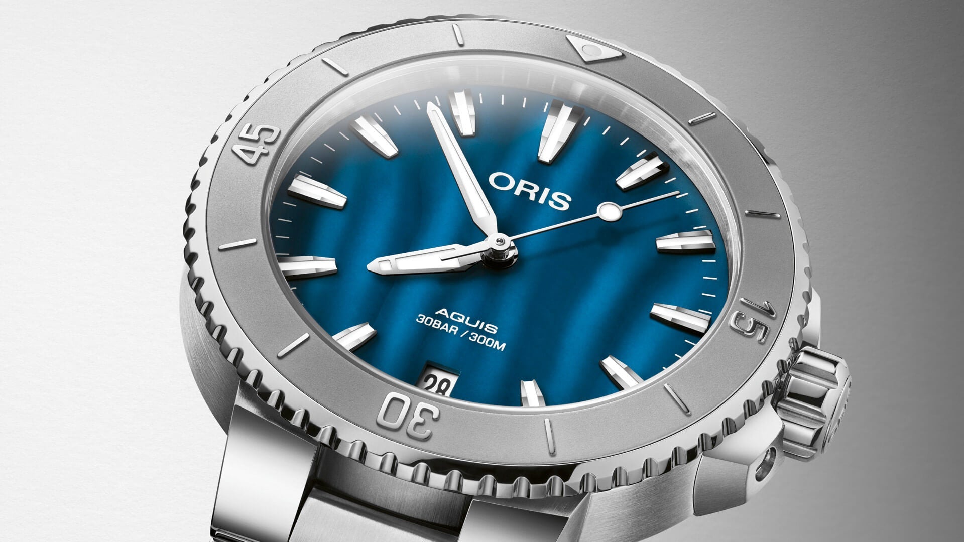 Aquis Date 01 733 7770 4155-07 8 18 05P - Premium Luxury Product