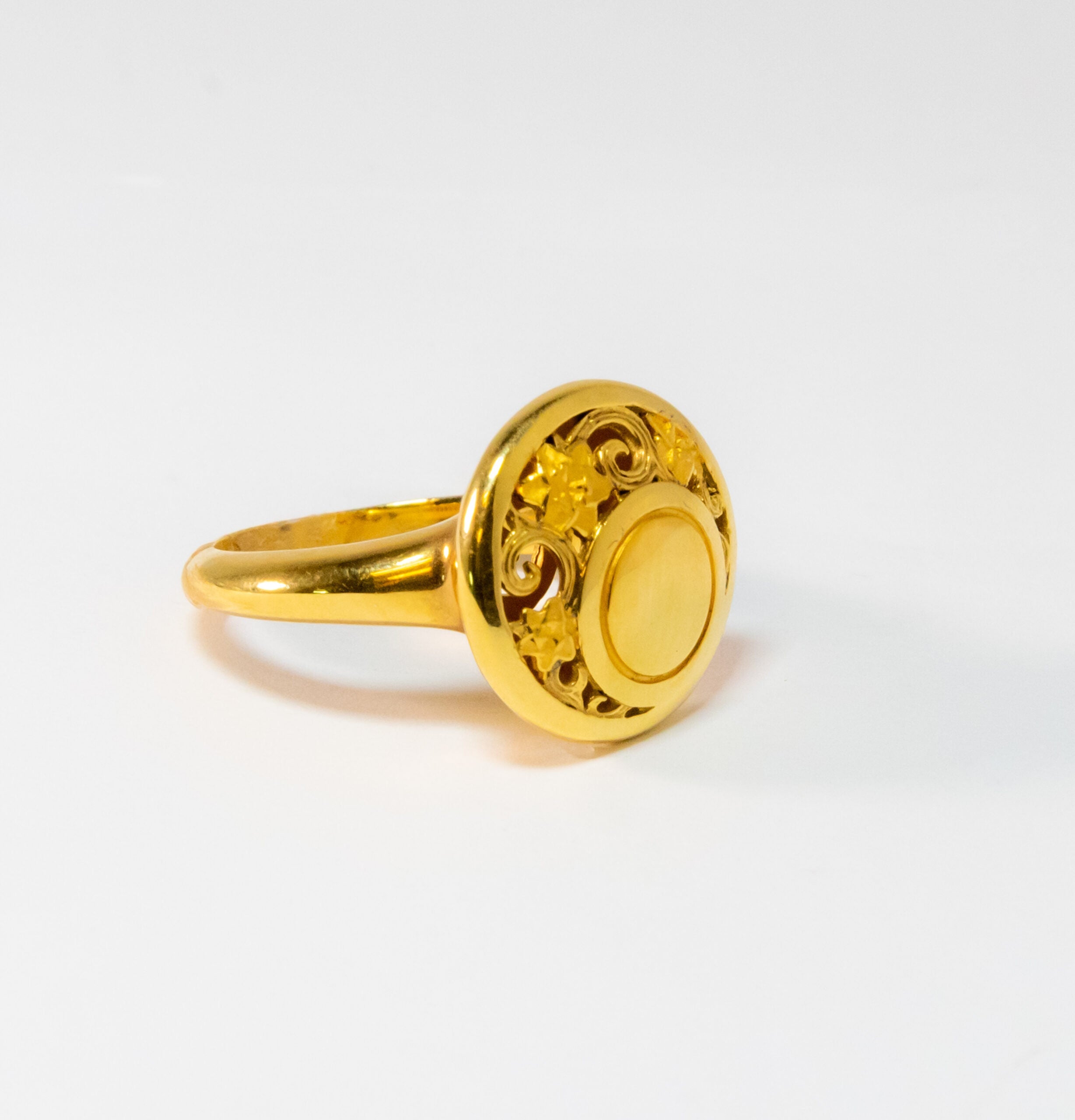 Carrera Y Carrera Jasmin 18K Yellow Gold Ring - Premium Luxury Product