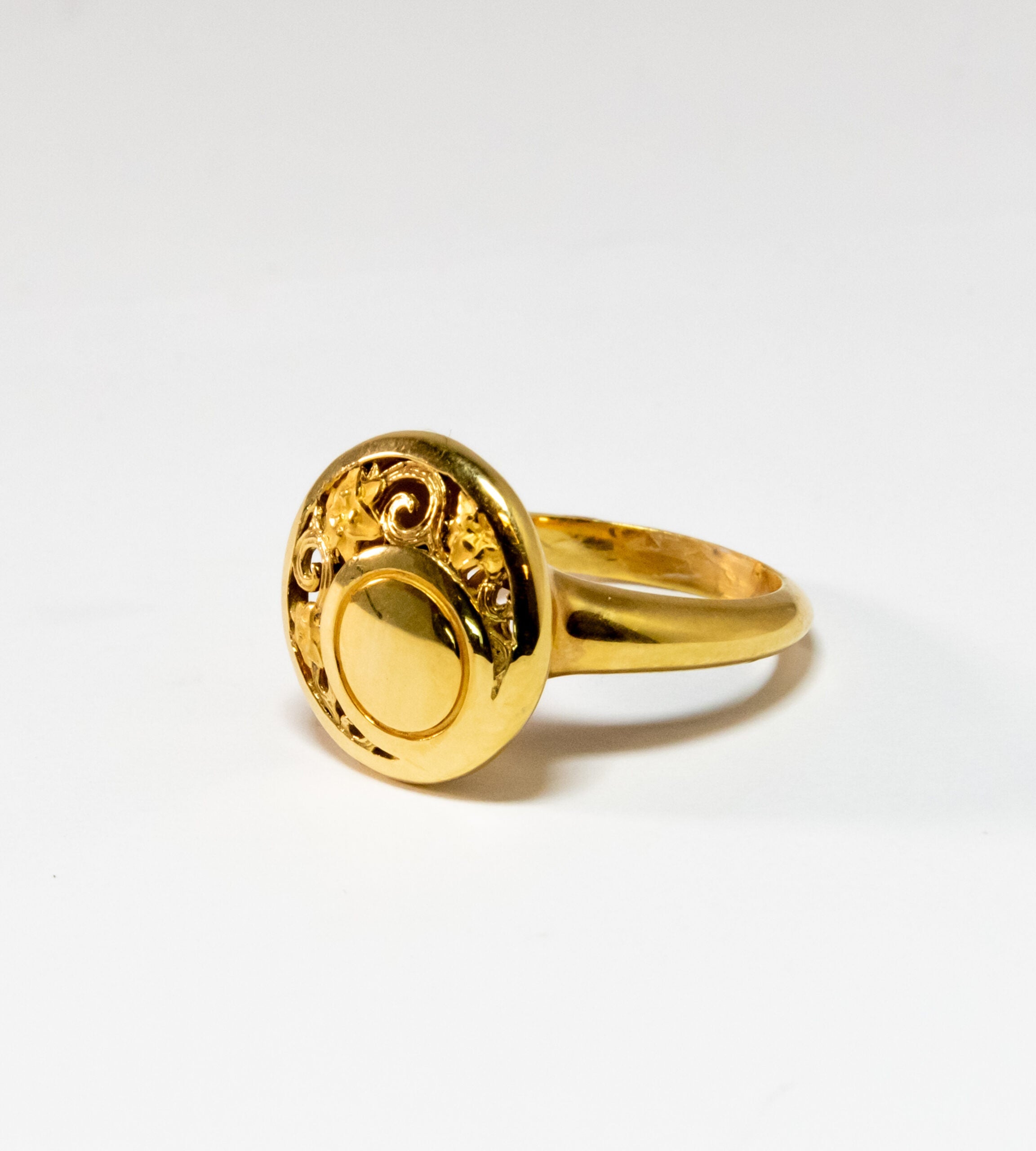 Carrera Y Carrera Jasmin 18K Yellow Gold Ring - Premium Luxury Product