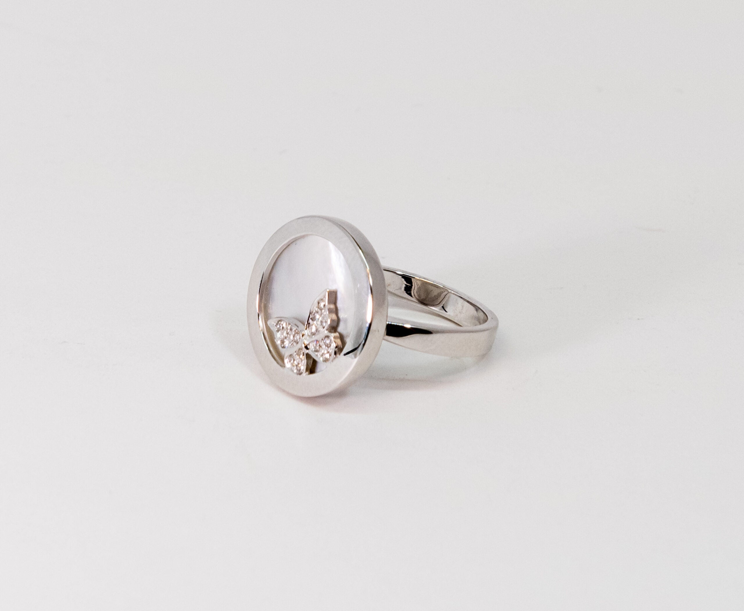 Carrera Y Carrera Baile de Mariposas 18K White Gold Mother of Pearl Ring - Premium Luxury Product