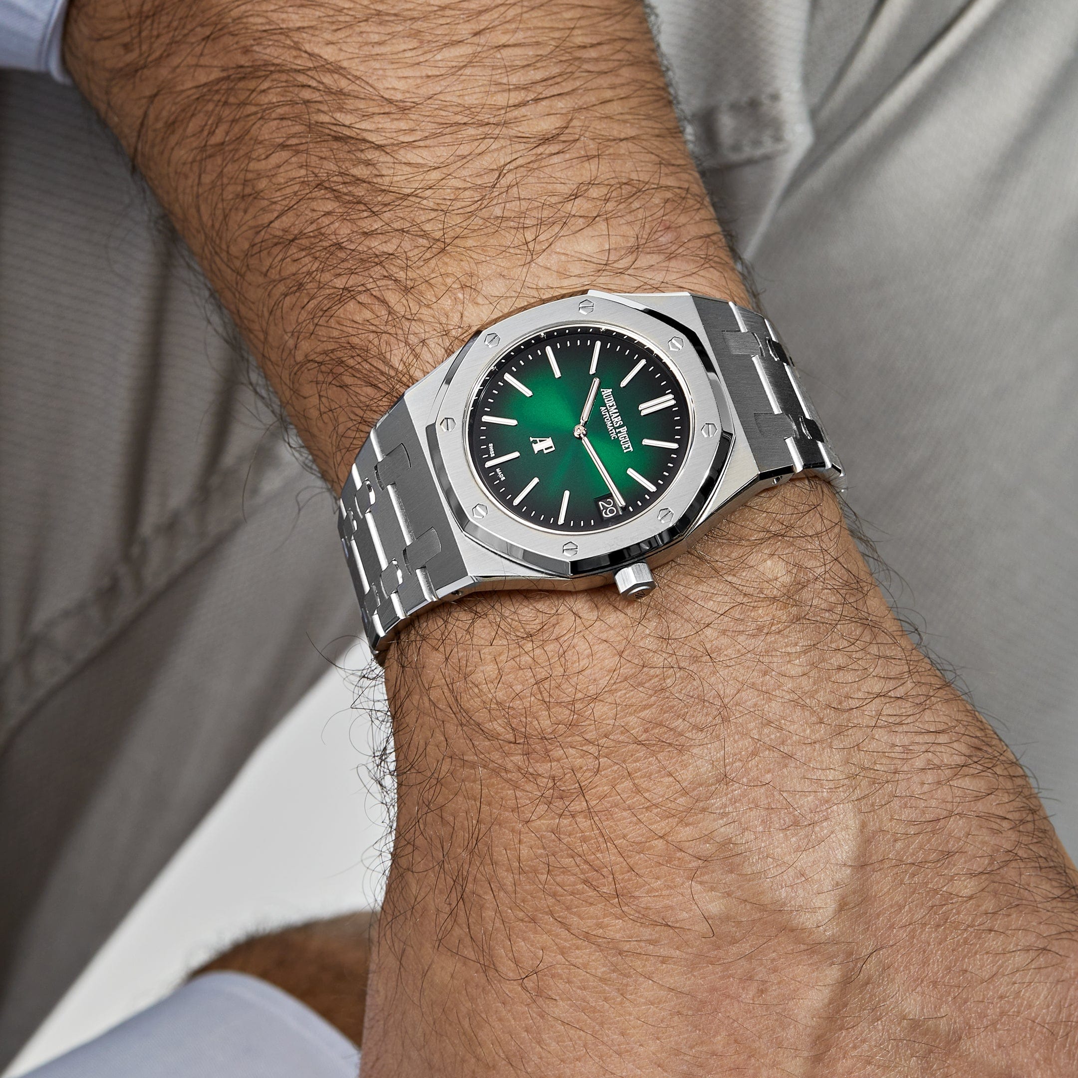 Audemars Piguet Royal Oak 15202PT.OO.1240PT.01 'Jumbo' Extra-Thin Platinum Green Dial (2021) - Premium Luxury Product