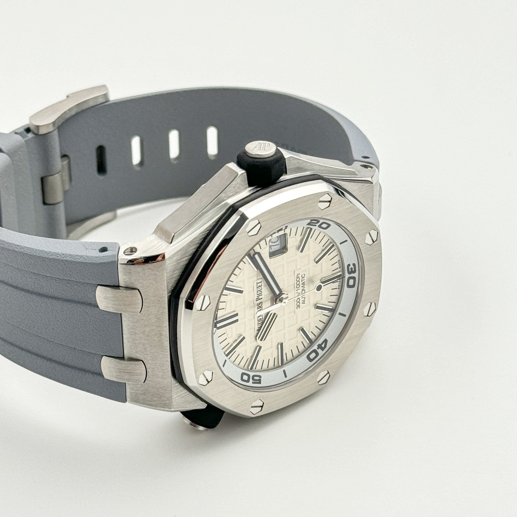 Audemars Piguet Royal Oak Offshore 15710ST.OO.A002CA.02  Diver Stainless Steel White Dial (2016) - Premium Luxury Product