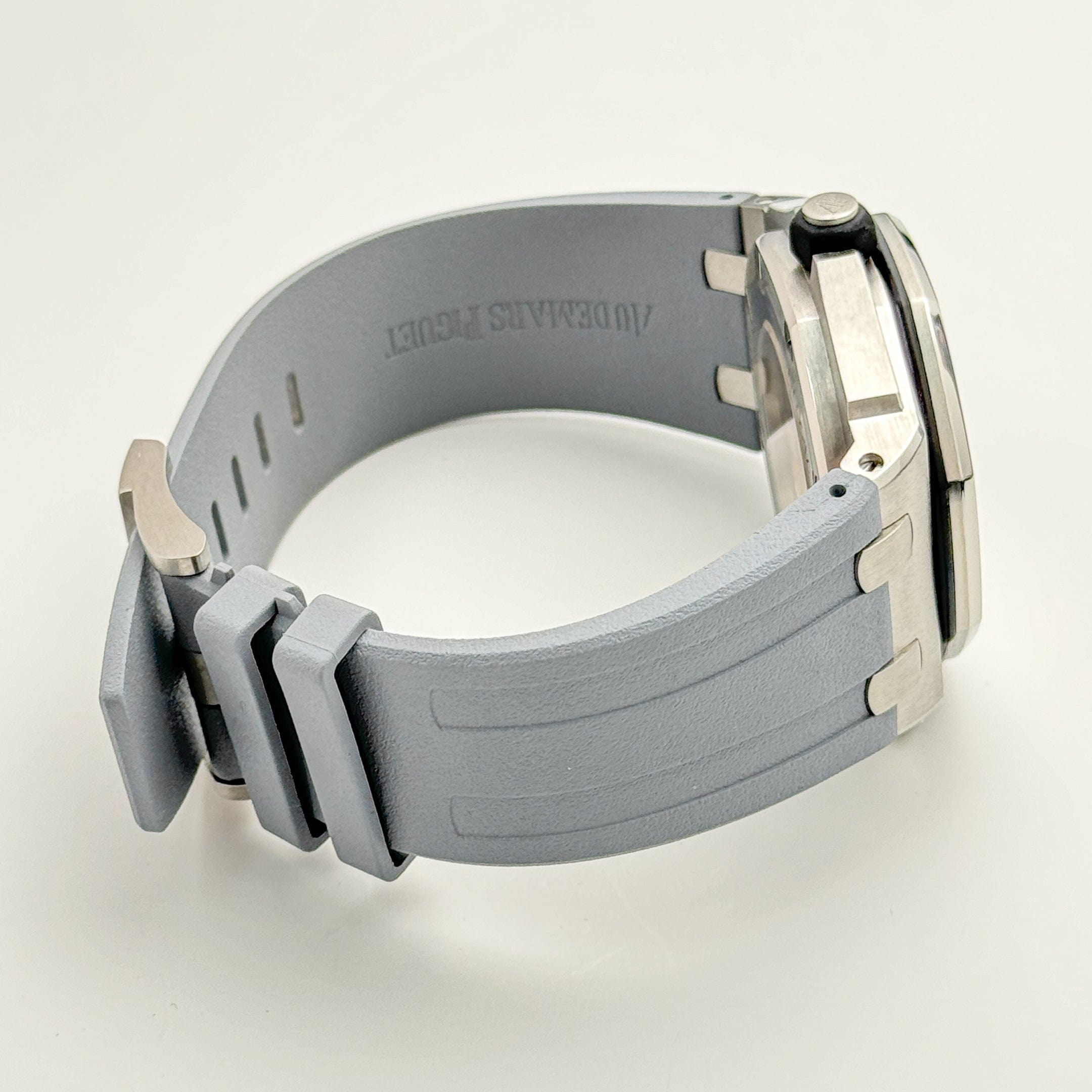 Audemars Piguet Royal Oak Offshore 15710ST.OO.A002CA.02  Diver Stainless Steel White Dial (2016) - Premium Luxury Product