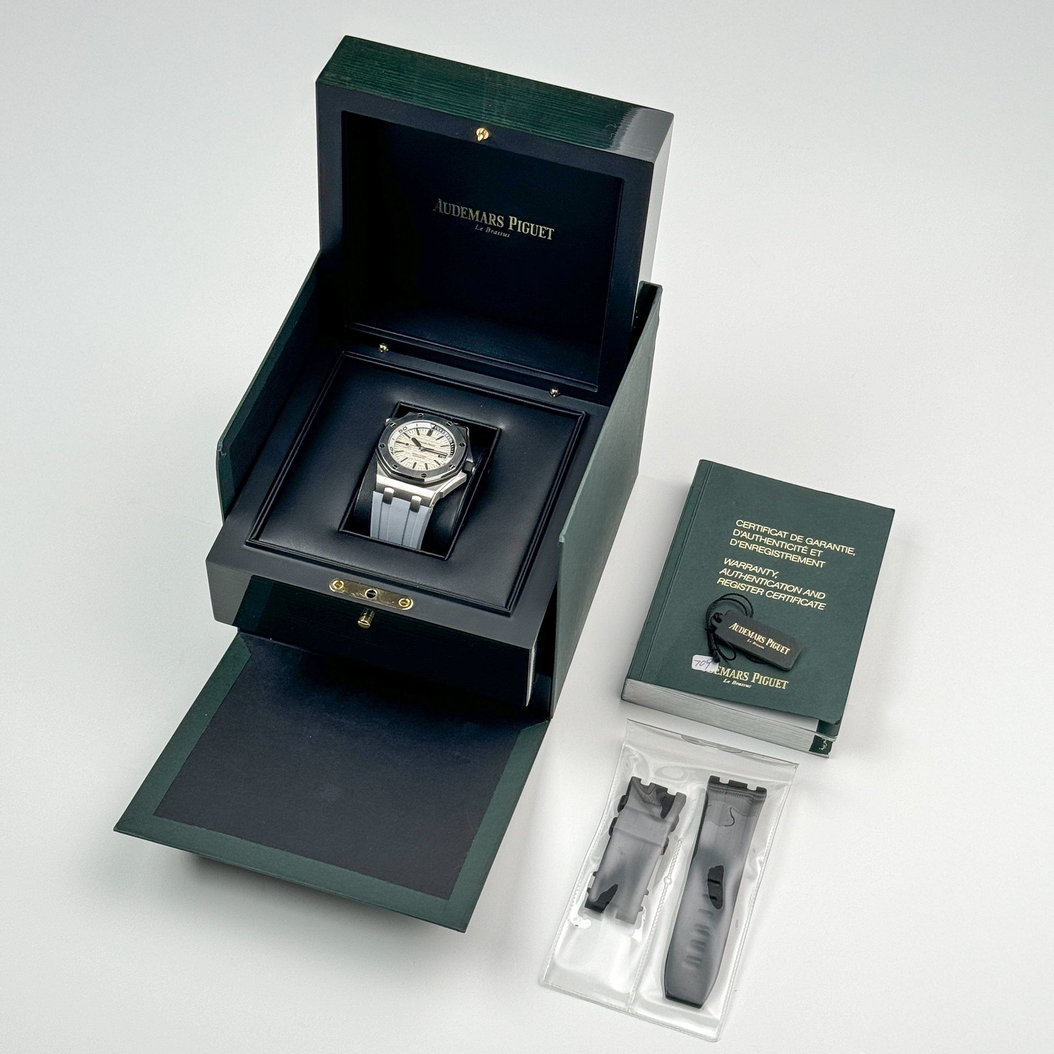 Audemars Piguet Royal Oak Offshore 15710ST.OO.A002CA.02  Diver Stainless Steel White Dial (2016) - Premium Luxury Product