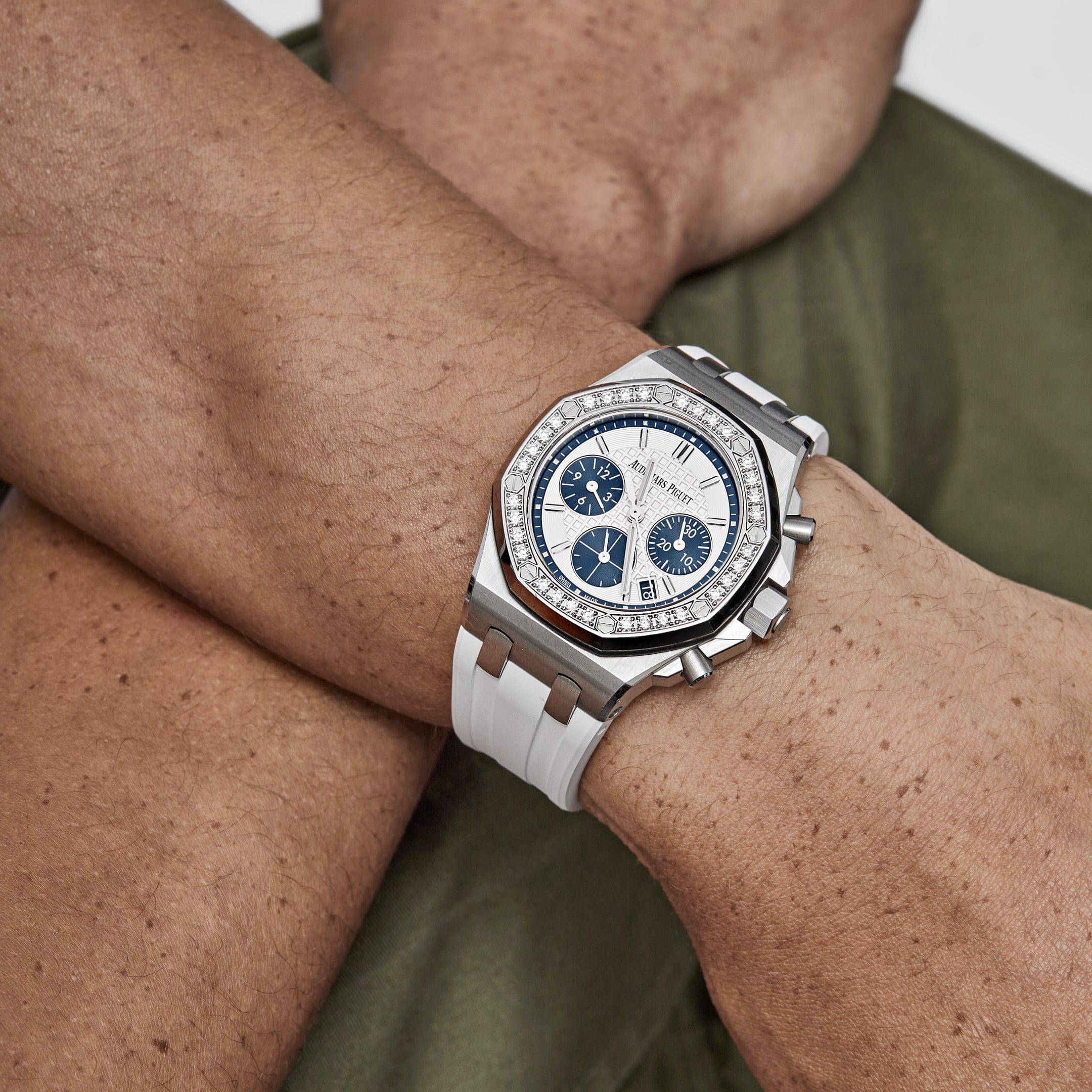 Audemars Piguet Royal Oak Offshore 26231ST.ZZ.D010CA.01.A Stainless Steel Silver Dial Diamond Bezel (2021) - Premium Luxury Product