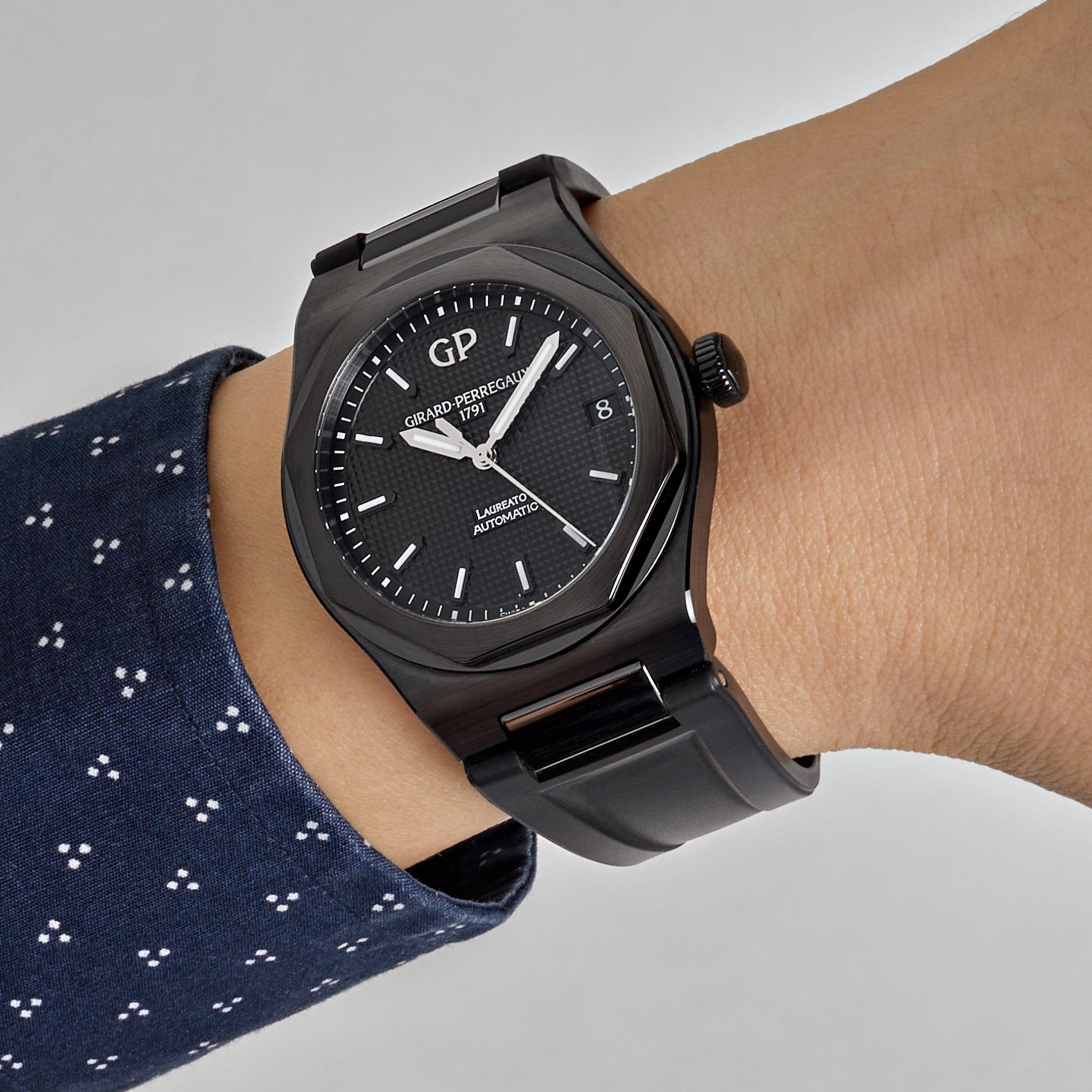 Girard Perregaux Laureato Ceramic Black Dial 81010-32-631-FK6A - Premium Luxury Product