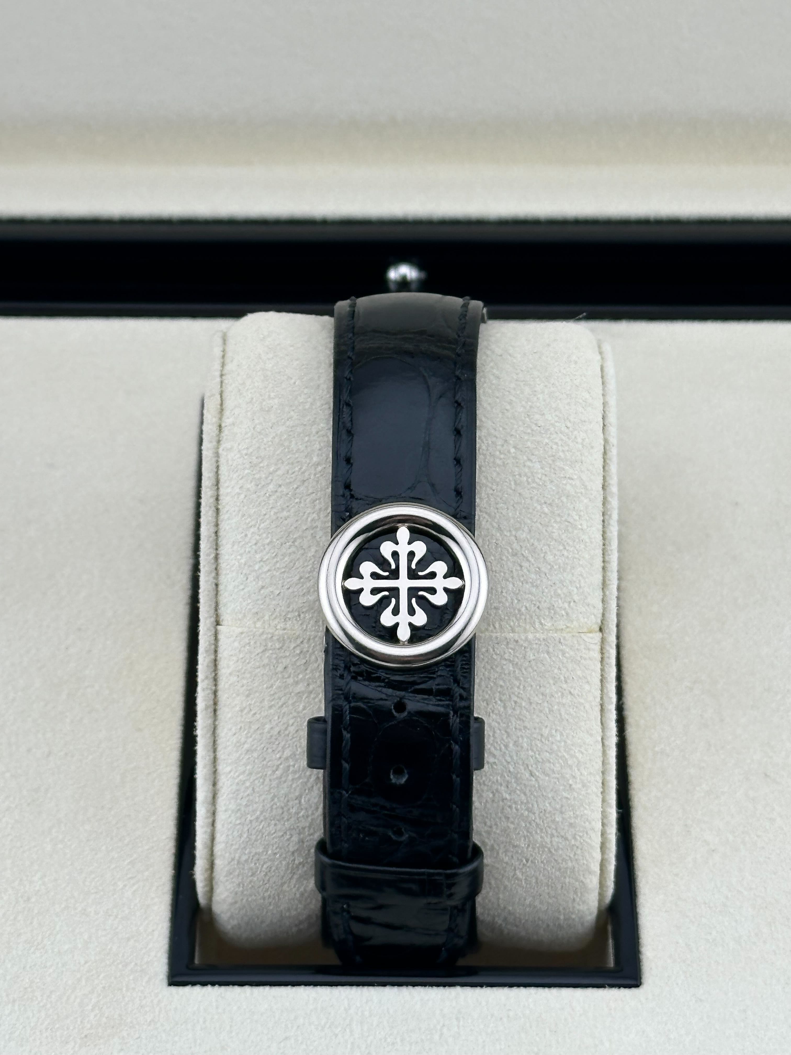 Patek Philippe Grand Complications 5320G-011 Perpetual Calendar White Gold Salmon Dial