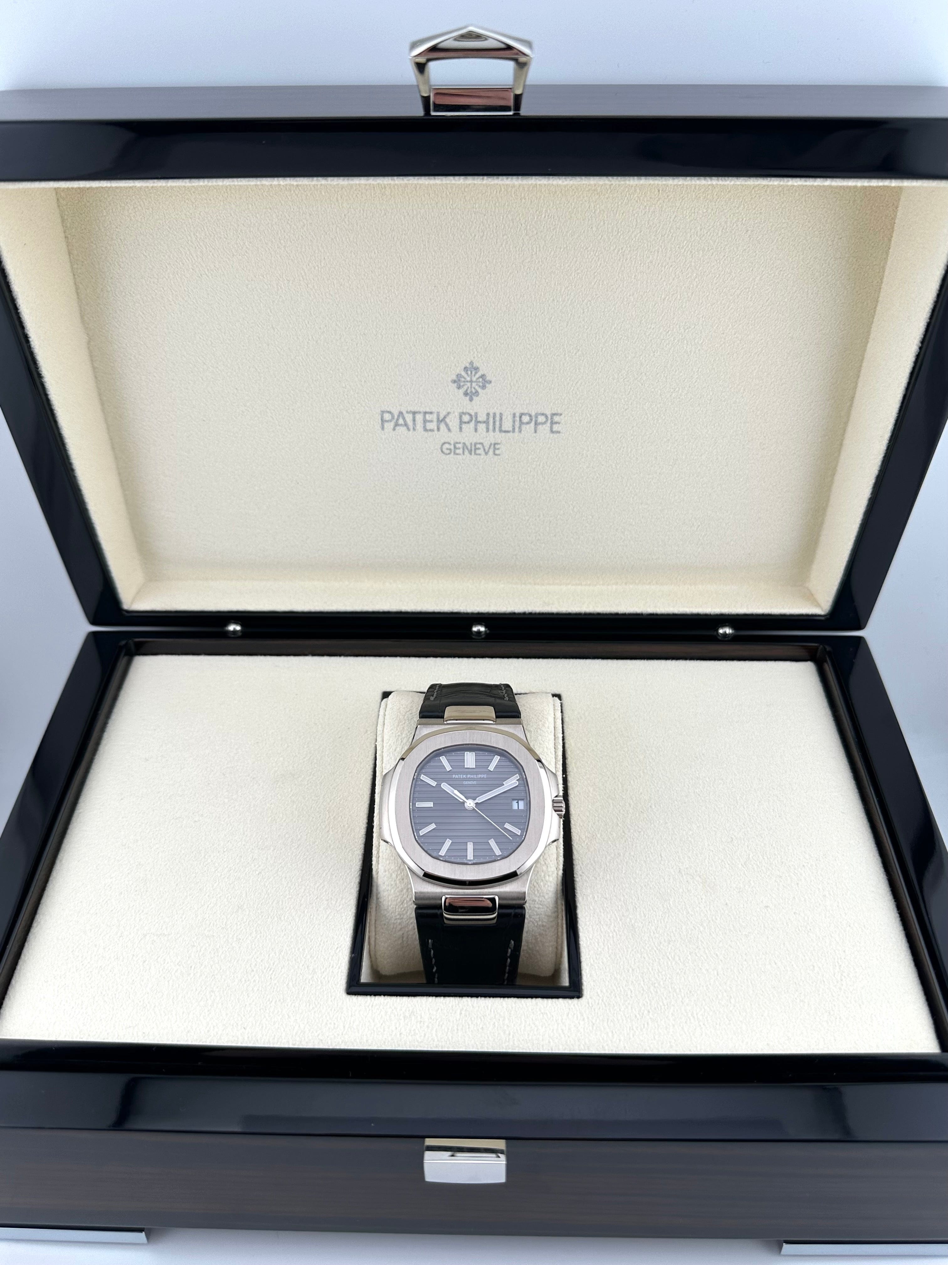 Patek Philippe Nautilus 5711G-001 White Gold Grey Dial (2011)