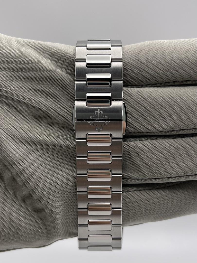 Patek Philippe Nautilus 7118/1A-001 'Ladies' Blue Dial